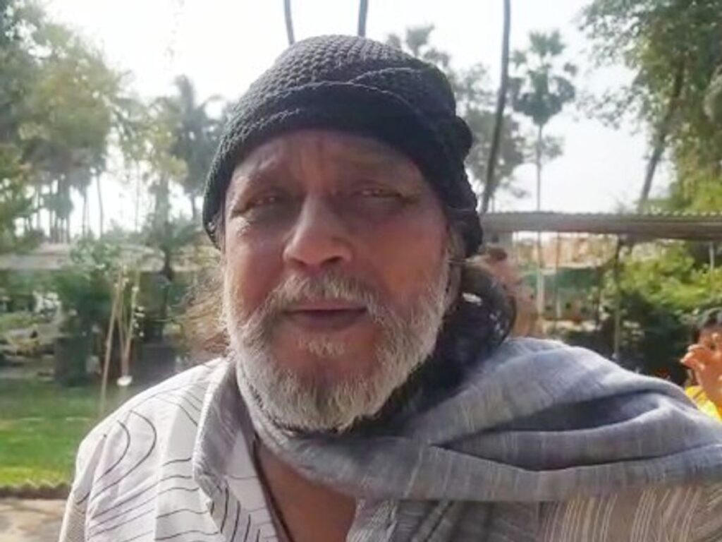 Mohan Bhagwat of Rashtriya Swayamsevak Sangh has met film actor Mithun Chakraborty. The two met in Mumbai. According to the information, RSS chief Mohan Bhagwat himself reached Mithun Chakraborty's house in Mumbai on Tuesday morning.