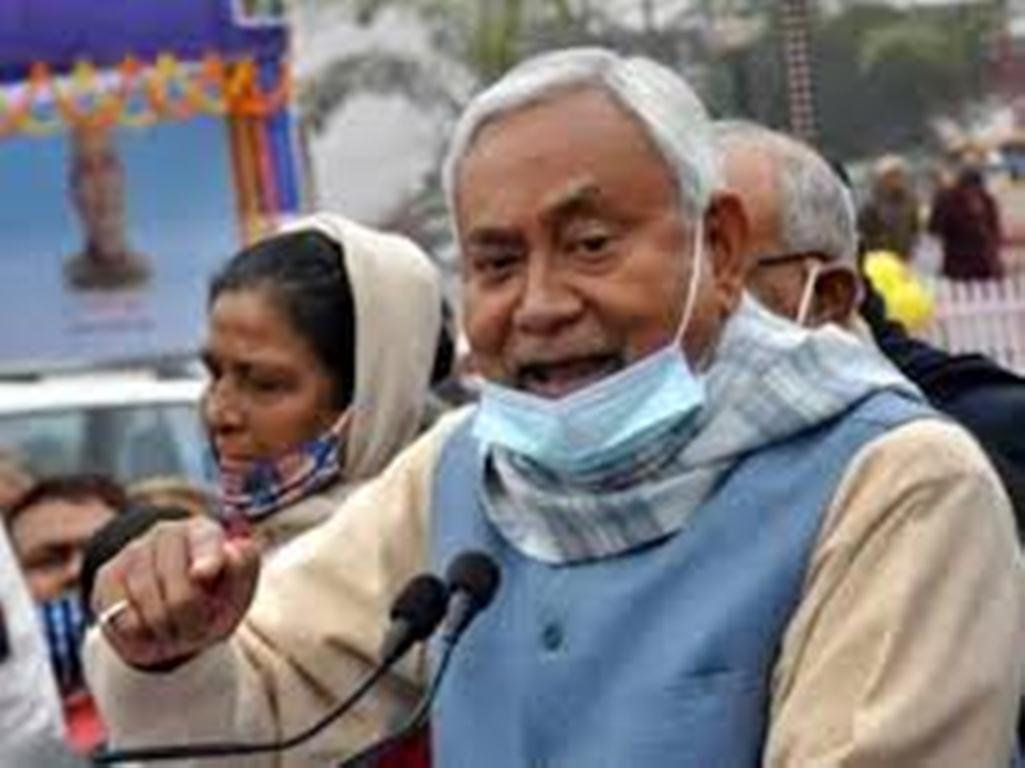 बिहार में अगली जनगणना जातीय आधार पर होनी चाहिए- सीएम नीतीश कुमार The CM also supported the issue of restoring the old roster in the appointment of teachers in universities. He had said that both sides have an opinion on both sides.
