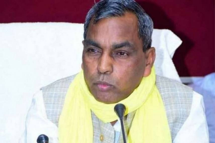ओमप्रकाश राजभर का विवादित बयान- जूनियर हाईस्कूल फेल मंत्री विधायक क्या चलाएंगे लैपटॉप व आईपैड, पेपरलेस नहीं लूट का कारोबार Subasapa national president Om Prakash Rajbhar, who reached Varanasi, paid a humble tribute to the soldiers who were martyred in