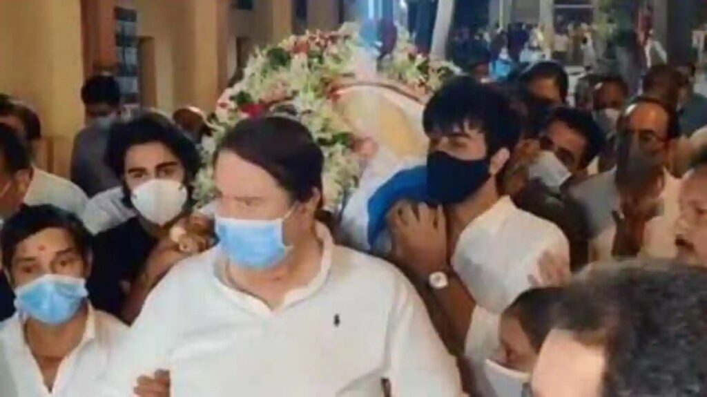 राजीव कपूर के अंतिम संस्कार में पहुंची कई बॉलीवुड हस्तियां, रणबीर कपूर और अरमान जैन ने दिया कंधा Bollywood actor Rajeev Kapoor has passed away today. Rajiv Kapoor is being cremated. Rajiv Kumar's body has been