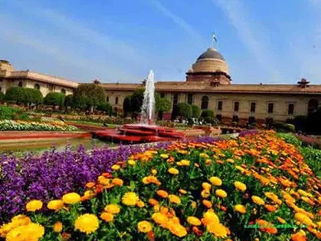 6 फरवरी से जनता के लिए खुलेगा राष्ट्रपति भवन, सोमवार को होगा साप्ताहिक अवकाश Rashtrapati Bhavan, which was closed for almost 11 months due to the global pandemic Kovid-19, will now be opened to the public once again.