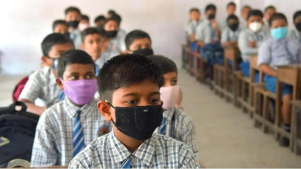 भारत के इन राज्यों में खुलने जा रहे है स्कूल-कॉलेज, कोरोना प्रोटोकाल का करना होगा पालन schools and colleges which have been closed for months are now going to many states. Schools have been opened in 10 states including