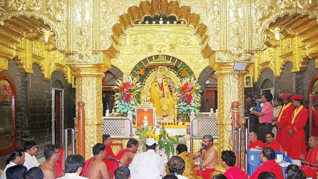 अगर शिरडी साईं मंदिर जाने की कर रहे है तैयारी तो जान लें महाराष्ट्र सरकार के नए नियम और समय Seeing these growing cases of Corona, the Uddhav Thackeray government of Maharashtra has taken a major decision regarding the