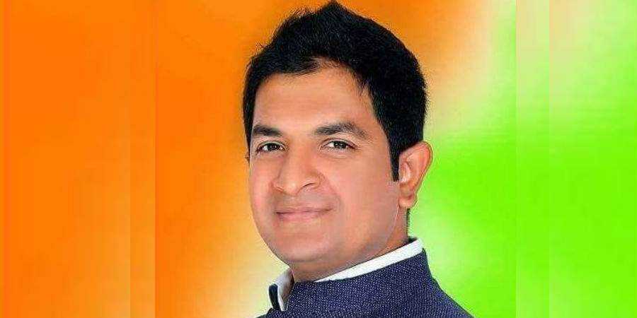 कर्नाटक में भाजपा सांसद के विधायक बेटे शरद बाचेगौड़ा ने कांग्रेस में शामिल होने का किया ऐलान BJP MP BN Bachegowda's son and Independent MLA Sharad Bachegowda announced to join the Congress party today.