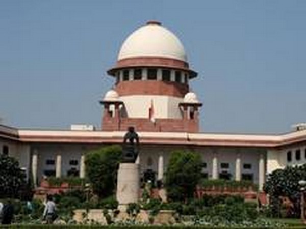 26 जनवरी को दिल्ली में हुई हिंसा पर सुप्रीम कोर्ट ने सुनवाई से किया इनकार, कहा- कानून अपना काम करेगा The Supreme Court refused to hear petitions seeking an inquiry into the violence of the tractor rally in the national capital on Republic Day.