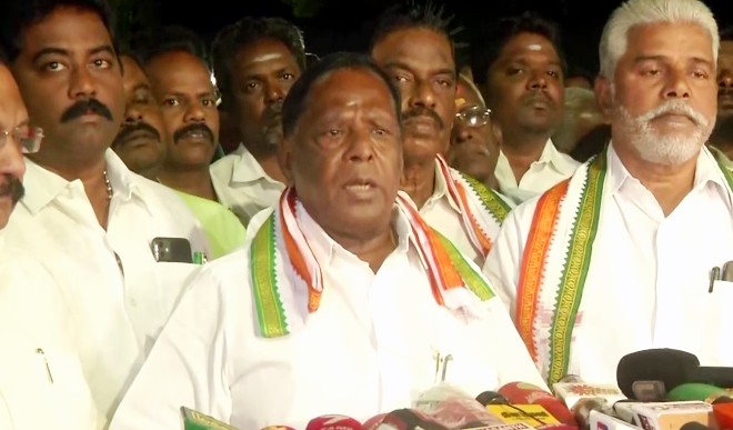 पुडुचेरी में कांग्रेस सरकार को बड़ा झटका, मुख्यमंत्री वी.नारायणसामी ने उपराज्यपाल को सौंपा इस्तीफा The government has not been able to prove its majority. Prior to the floor test, Puducherry Chief Minister V. Narayanasamy and ruling government legislators walked out of the House.
