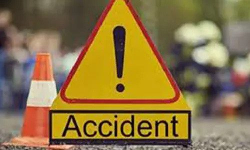 बिहार के नवादा में दर्दनाक हादसा, बस पलटने से दो महिला की मौत, 11 घायल