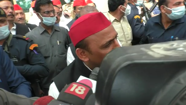 सरकार ढाई लाख करोड़ रुपये जुटाने के लिए बेच रही है अपनी संपत्तियां-अखिलेश यादव SP National President Akhilesh Yadav reached Varanasi in the afternoon on a three-day visit to Purvanchal. Babatpur International Airport