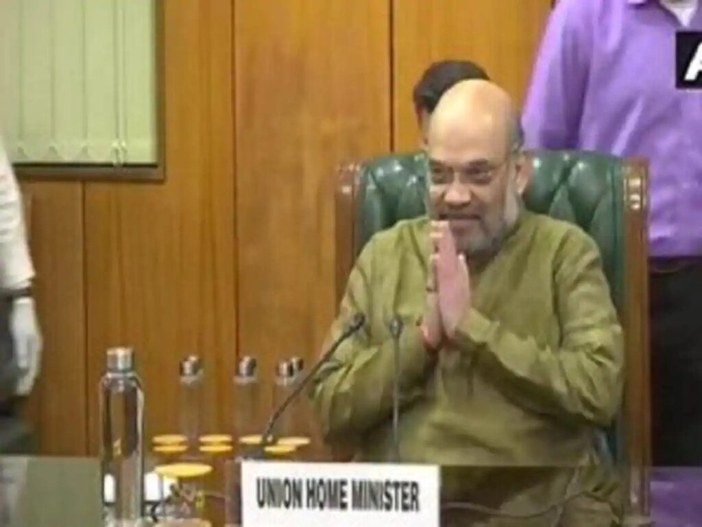 गृह मंत्री अमित शाह ने कोरोना मामलों में अचानक बढ़ोतरी को देखते हुए कई राज्यों में की समीक्षा बैठक