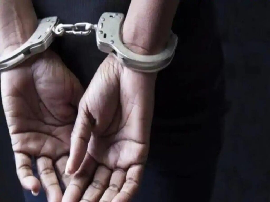 जम्मू-कश्मीर पुलिस ने छह ड्रग तस्कर को किया गिरफ्तार, नशीले पदार्थ जब्त