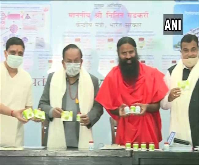 बाबा रामदेव ने वैज्ञानिक शोध पत्र के साथ लॉन्च किया कोरोनिल, डॉ. हर्षवर्धन और गडकरी भी थे मौजूद Where to get rid of Corona virus, Kovid vaccination has already started in the country. At the same time, Patanjali has also launched 'Coronil' as a drug of Kovid-19.