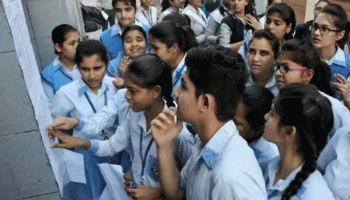 यूपी बोर्ड 10वीं, 12वीं की परीक्षा डेटशीट जारी, यहां देखें पूरी डिटेल Uttar Pradesh Board of Secondary Education has released the datesheet for class 10th, 12th examination. This examination will be held across