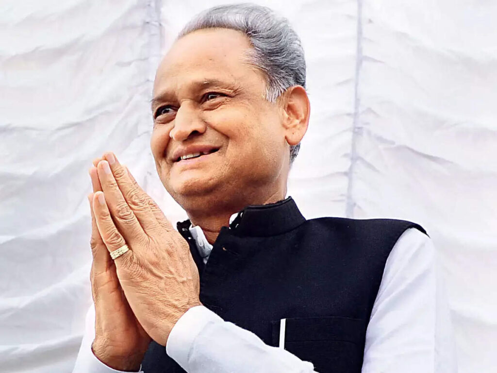 सीएम अशोक गहलोत ने सवाई मानसिंह चिकित्सालय जयपुर द्वारा सफलतापूर्वक अंग प्रत्यारोपण करने पर पूरी टीम को दी बधाई Chief Minister Shri Ashok Gehlot has congratulated the Principal of SMS Medical College Dr. Sudhir Bhandari and the entire team of