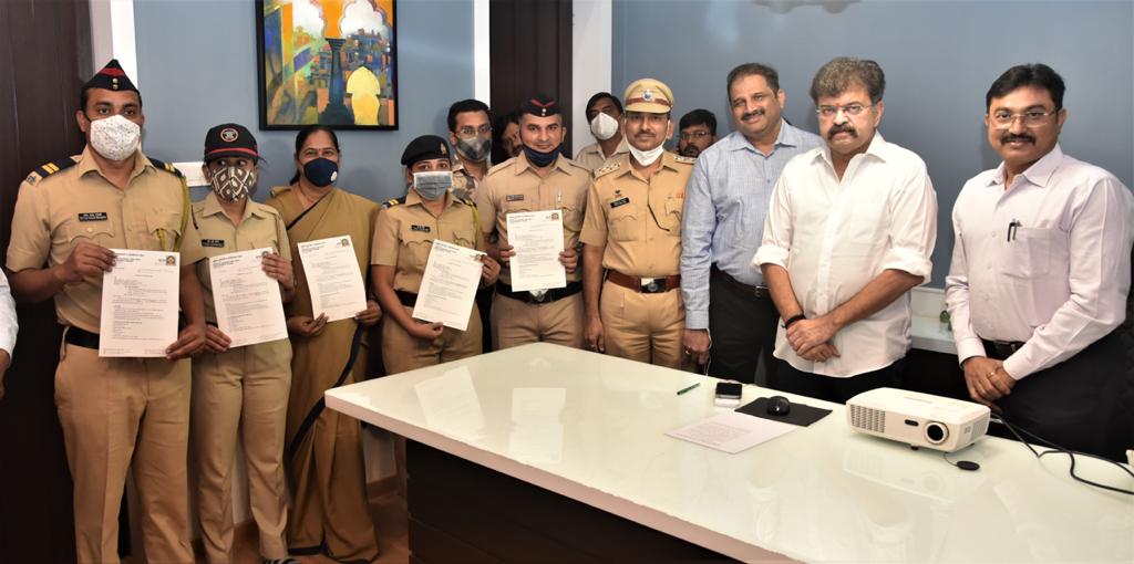 म्हाडा के कोंकण मंडल की ओर से 109 पुलिस कर्मियों को वितरित किए गए सरकारी आवास Confirmation of housing scheme number 10 established by Konkan division of Mhada in Virar Bolinj for 109 employees of Palghar police force and