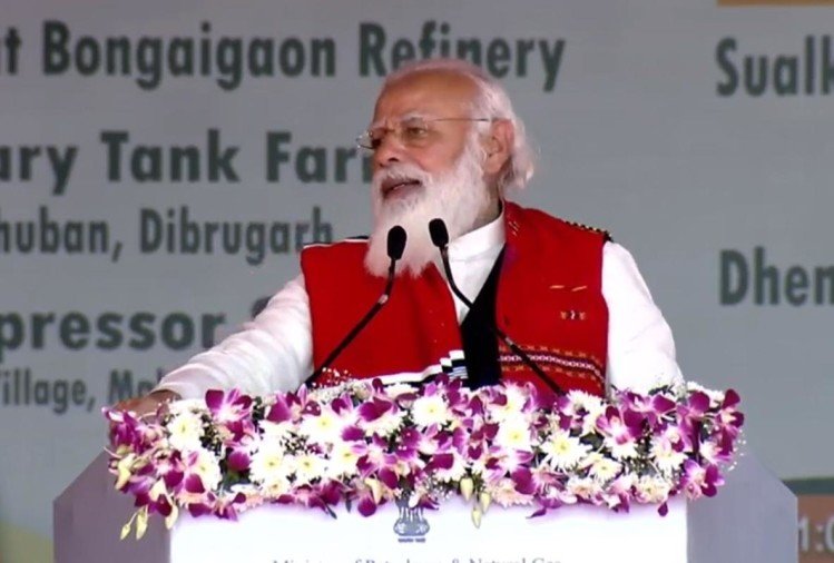 असम के धेमाजी में पीएम मोदी ने विपक्ष पर साधा निशाना, बोले- पिछली सरकारों ने किया सौतेला व्यवहार Prime Minister Narendra Modi is on a tour of Assam. Addressed a rally in Dhemaji, Assam. In Dhemaji's Silapathar, PM Modi dedicated many important projects to the country