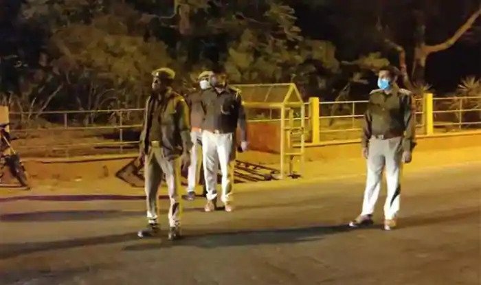महाराष्ट्र के वर्धा जिले में नाइट कर्फ्यू लागू The corona epidemic in Maharashtra has once again worried the administration and the government. Maharashtra government has imposed curfew in