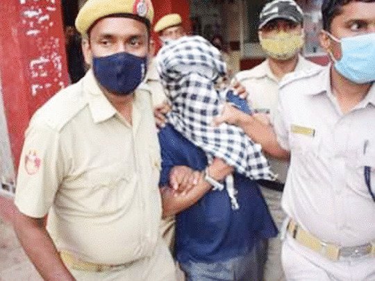 उड़ीसा: 22 साल बाद गिरफ्तार हुआ गैंगरेप का मुख्य आरोपी, 1999 में ओडिशा सीएम को देना पड़ा था इस्तीफा The main accused in that case has been arrested from Maharashtra after 22 years due to the Gamprep case in which the Odisha CM lost his chair.