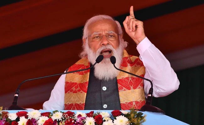 पीएम मोदी ने बंगाल के किसानों से किया वादा, ‘भाजपा की सरकार आई तो ‘पीएम किसान’ का बकाया भी देंगे’ Addressing a public meeting on Sunday in Haldia in Medinipur district of Bengal, Prime Minister Narendra Modi made a big promise to the