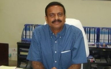 जम्मू-कश्मीर में नयी औद्योगिक नीति लागू करने में मदद करेंगे रेलेवे अधिकारी रंजन पी ठाकुर Jammu and Kashmir Lieutenant Governor Manoj Sinha selected Indian Railway Traffic Service officer Ranjan Prakash Thakur to help in