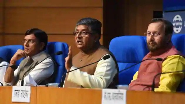 केंद्रीय मंत्री प्रकाश जावड़ेकर ने किया ऐलान- 1 मार्च से 60 साल से अधिक उम्र के लोगों को लगेगी कोरोना वैक्सीन Giving information about the decision taken in the Central Cabinet meeting, Prakash Javadekar and Ravi Shankar said that Kovid-19 vaccination