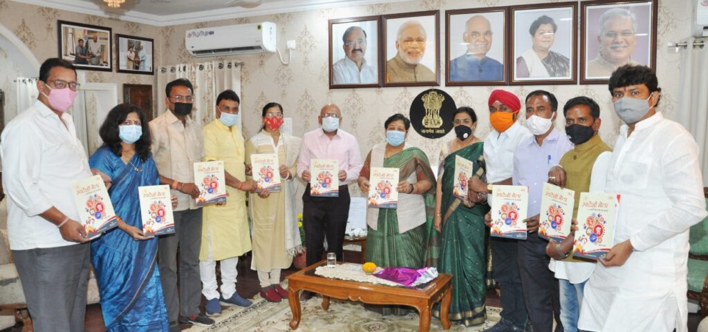 राज्यपाल ने स्वदेशी मेले के ब्रोशर का किया विमोचन Delegation met courtesy of Governor Ms. Anusuiya Uike under the leadership of Mr. Praveen Mashri, Fair Convenor of Swadeshi Jagran