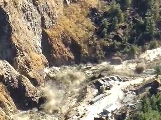 उत्तराखंड के चमोली में ग्लेशियर टूटने से मची तबाही, सीएम ने जारी किया हेल्पलाइन नंबर 1070, 9557444486