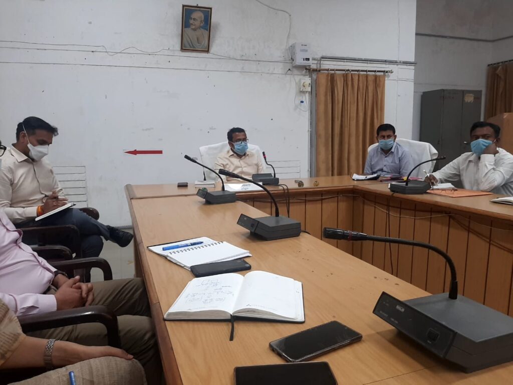 District Magistrate Haridwar C. Ravi Shankar held an important meeting of the district level officials, nodal officers in the Collectorate to control the
