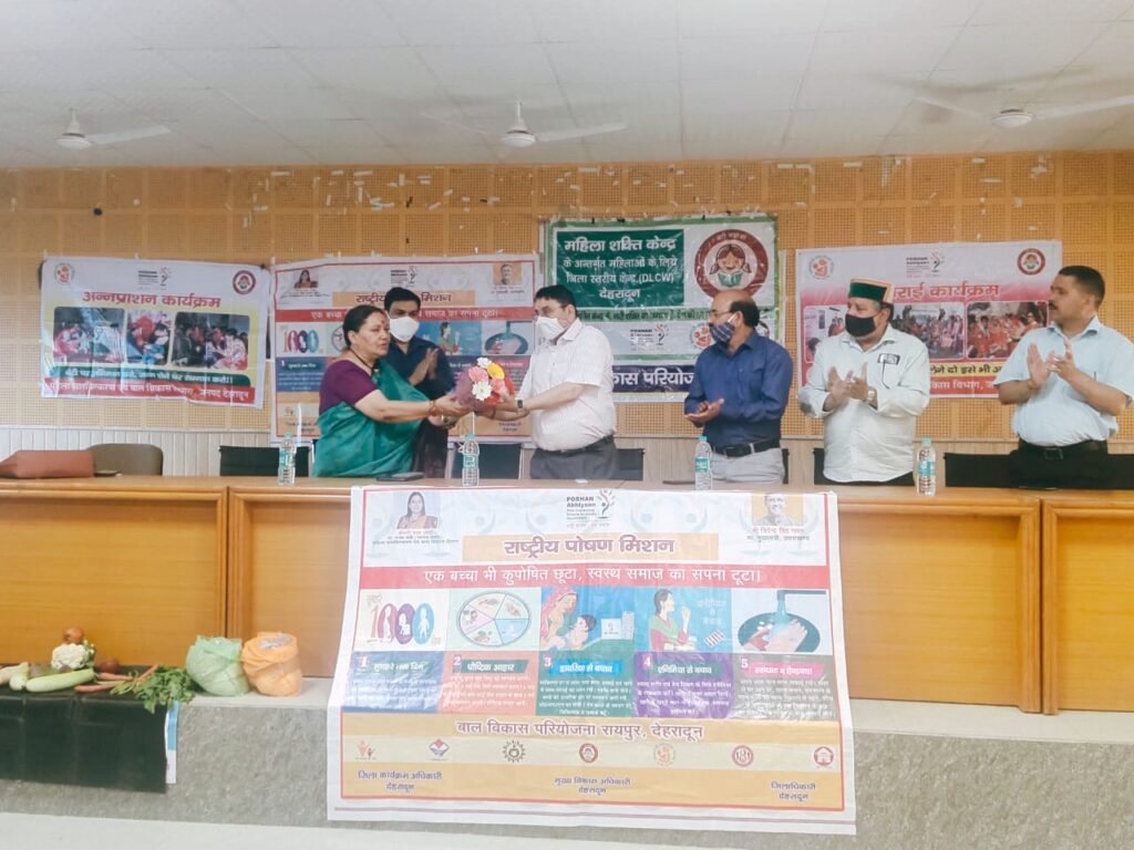 बाल विकास परियोजना अधिकारी ने दिलाई प्रतिभागियों को पोषण की शपथ Nutrition Fortnight was organized in Raipur Block by Child Development Project Raipur of Women Empowerment and Child Development Department.