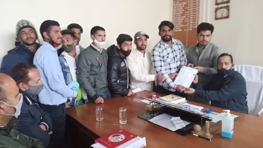 The Mussoorie MPG College Students' Union President, Prince Pawar and NSUI City President Jagpal Gusai led by NSUI and Students Organization