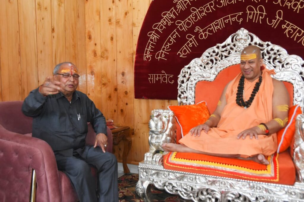 शहरी विकास एवं संसदीय कार्य मंत्री वंशीधर भगत हरिद्वार भ्रमण कार्यक्रम के तहत पहुंचे चंडीदेवी मंदिर