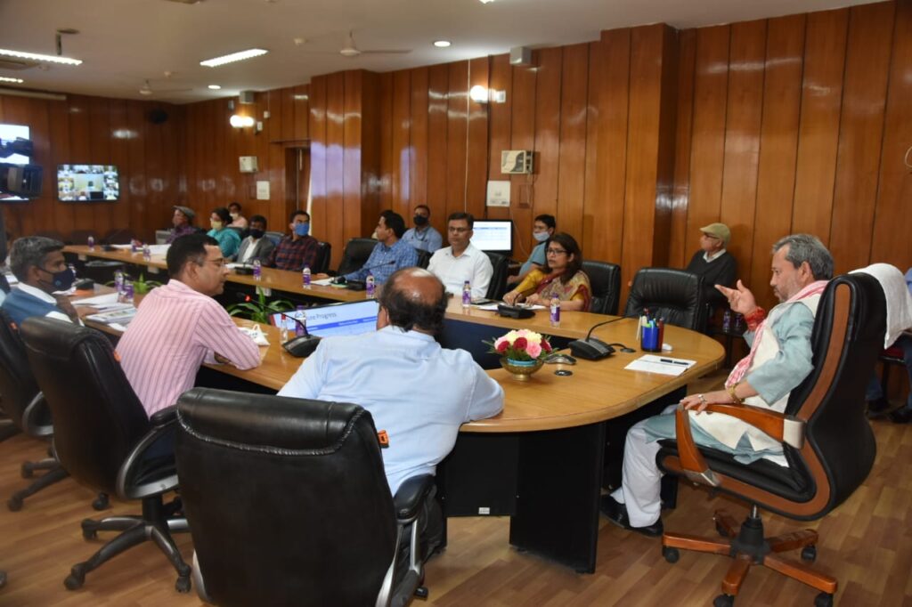 मुख्यमंत्री ने की प्रदेश में कोविड एवं वैक्सिनेशन की समीक्षा
