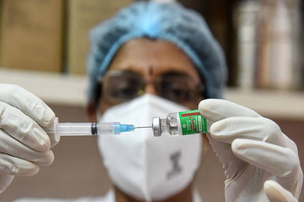 राष्ट्रव्यापी कोविड-19 टीकाकरण के 45वें दिन कुल 4,27,072 लोगों ने ली वैक्सीन की डोज A nationwide vaccination campaign was launched on 16 January 2021. Vaccination of frontline personnel (FLW) began on 2 February 2021.