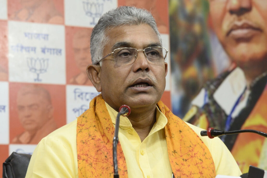 बंगाल बीजेपी अध्यक्ष दिलीप घोष नहीं लड़ेंगे चुनाव! उपचुनाव में शामिल होने की चल रही चर्चा Meanwhile, there is talk that West Bengal BJP President Dilip Ghosh will not contest the election. However, he can be later cast in the by-election.