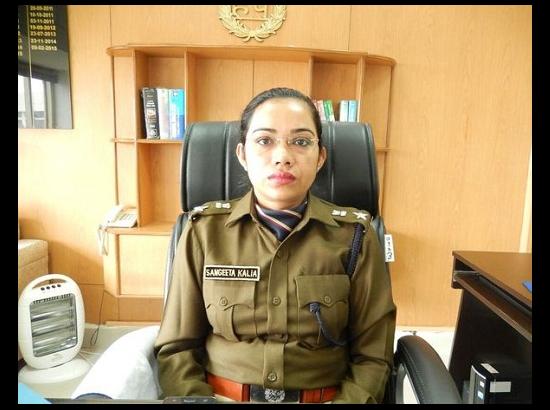 6 नौकरियां छोड़कर IPS बनीं संगीता कालिया, दो बार BJP मंत्री से ले चुकी है पंगा Sangeeta Kalia, who has been punished by the leader of the Bharatiya Janata Party, has now become a female IPS