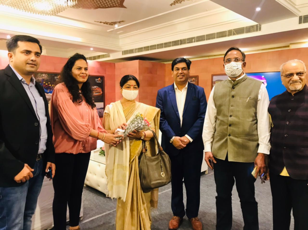 इंडिया ट्रेवल मार्ट (आईटीएम) का हुआ शुभारंभ Uttarakhand Tourism Development Council inaugurated the three-day India Travel Mart (ITM) in Rajdhani. Additional Director Tourism Mrs. Poonam Chand and Deputy Director Tourism Mr. Yogendra Gangwar, Gujarat, and India Tourism officials jointly lit the lamp and inaugurated the India Travel Mart.
