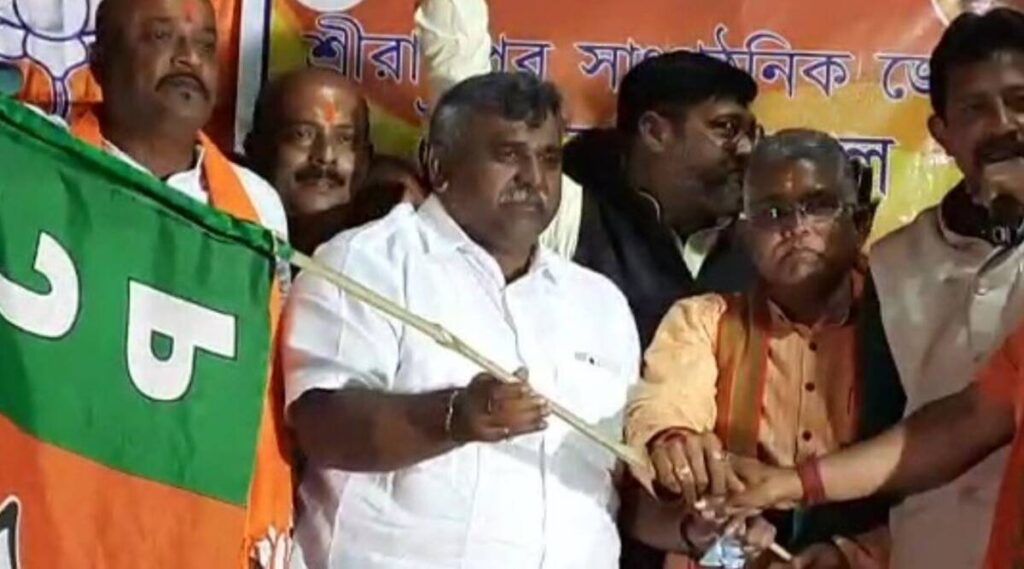 चुनाव से पहले ममता बनर्जी को एक और झटका! TMC विधायक जितेंद्र तिवारी ने थामा बीजेपी का हाथ Now Jitendra Tiwari, a two-time TMC MLA from Pandaveshwar in West Bardhaman district and former Mayor of Asansol, joined the BJP on Tuesday.