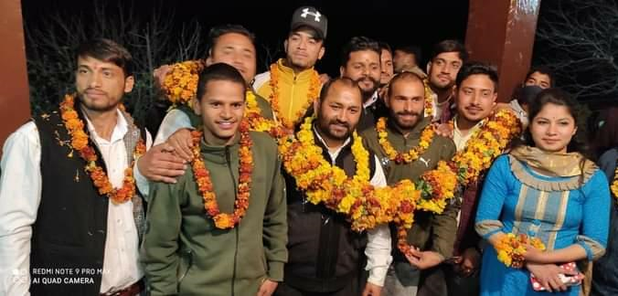 मसूरी भाजपा युवा मोर्चा के अमित पवार बने अध्यक्ष, अभिलाष महामंत्री City president of Mussoorie BJP Yuva Morcha Amit Pawar announced the new executive of Mussoorie BJP Yuva Morcha at the hotel in Mussoorie. Amit Pawar said that the new executive was announced with the consent of State President Yuva Morcha Kundan Latwal, BJP District President Dehradun Shamsher Singh Pundir, District President Yuva Morcha Pradeep Negi and Mussoorie BJP Mandal President Mohan Petwal.