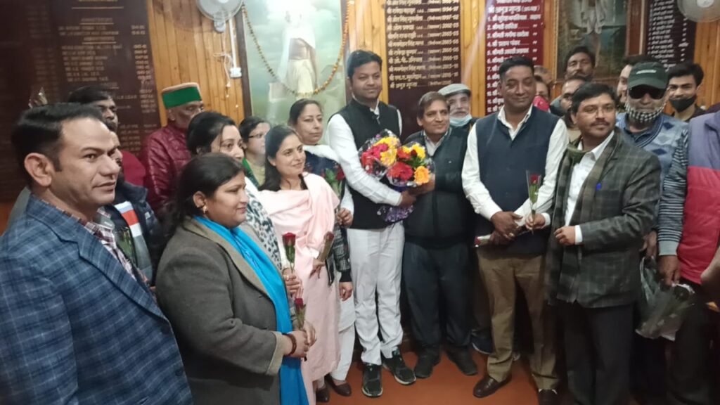 मसूरी नगर पालिका परिषद ने गढ़वाल जल संस्थान मसूरी को कार्यालय के लिये दिये जाने वाली भूमि के प्रस्ताव को दी हरी झंडी In the board meeting held in Mussoorie Municipality Auditorium, the proposal for giving land for office to the Water Institute of Mussoorie was passed by passing the supplementary proposal. The office of the Municipality Town Hall from 1975 to 2007 was operated by the Abhinaya Jal Sansthan, assistant of Mussoorie Garhwal Jal Sansthan.