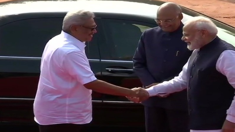 प्रधानमंत्री नरेंद्र मोदी ने श्रीलंका के राष्ट्रपति गोटबाया राजपक्षे से फोन पर की बात, इन मुद्दों पर हुई चर्चा Prime Minister Narendra Modi today spoke to Sri Lankan President Gotabaya Rajapaksa over the phone on Saturday. In this conversation, the two leaders reviewed cooperation and development between the two countries in bilateral and multilateral forums.