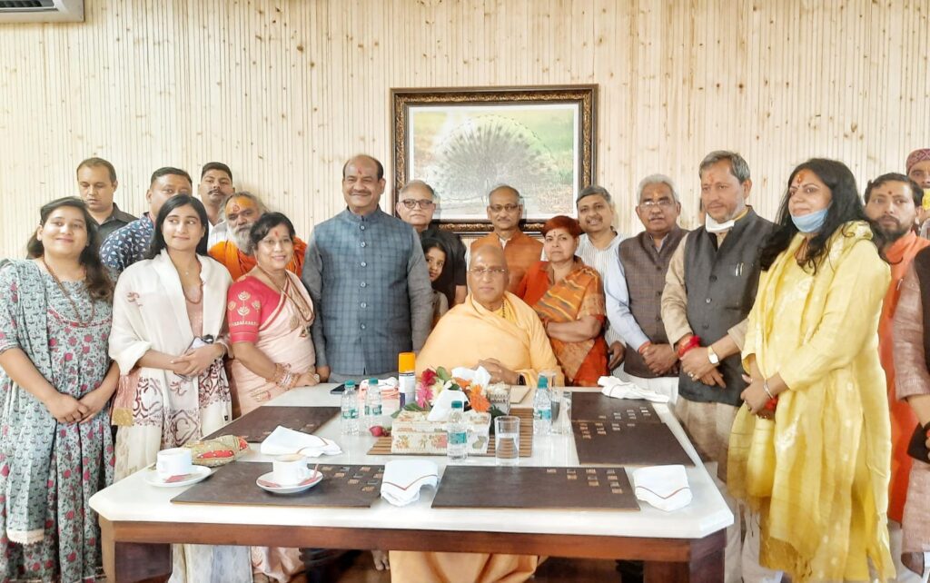 लोकसभा अध्यक्ष श्री ओम बिरला जी का श्री हरिहर आश्रम, हरिद्वार में आगमन Under Mahakumbh Haridwar 2021, the Speaker of Lok Sabha, Honorable Shri Om Birla ji today gave a spiritual meeting with Junapithadheeshwar Acharya Mahamandaleshwar