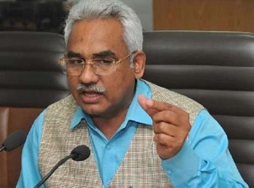 सरकार कृषकों के प्रति संवेदनशील- संसदीय कार्यमंत्री श्री मदन कौशिक Parliamentary Affairs Minister, Mr. Madan Kaushik, while answering on behalf of the government on the proposal brought by Congress under Rule-58 said that farmers are being given fair and good price of sugarcane in Uttarakhand as compared to other states and the government is sensitive towards farmers is. A budget of Rs. 245 crore has been made for sugarcane farmers.