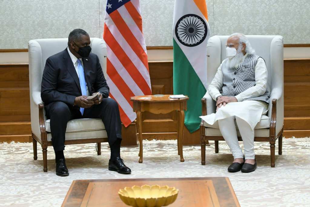 प्रधानमंत्री श्री नरेंद्र मोदी ने अमेरिकी रक्षा मंत्री लॉयड जेम्स से की मुलाकात US Defense Minister Lloyd James Austin III is on an official visit to India. On Friday, he met Prime Minister Narendra Modi. Defense Minister Austin greeted the Prime Minister on behalf of President Biden.