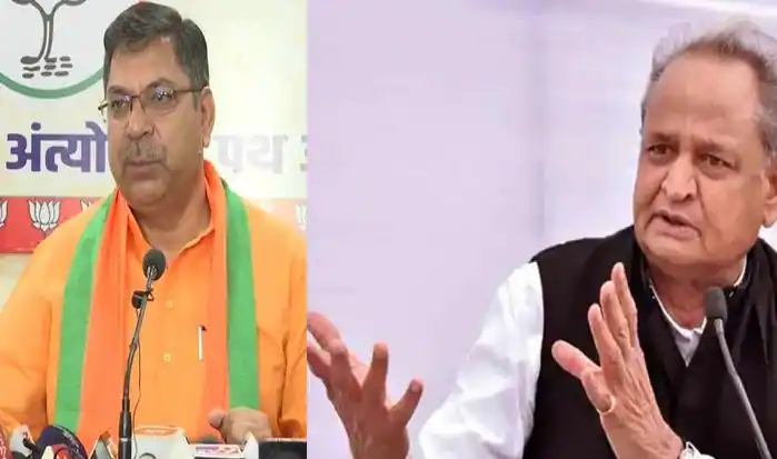 राजस्थान फोन टैपिंग मामला, बीजेपी ने मुख्यमंत्री अशोक गहलोत से मांगा इस्तीफा In Rajasthan, BJP targeted the Congress government of the state over allegations of phone tapping. The party demanded a CBI inquiry into the matter and said that Chief Minister Ashok Gehlot should resign from the post. However, the state government says that no state legislator or minister's phone was tapped.