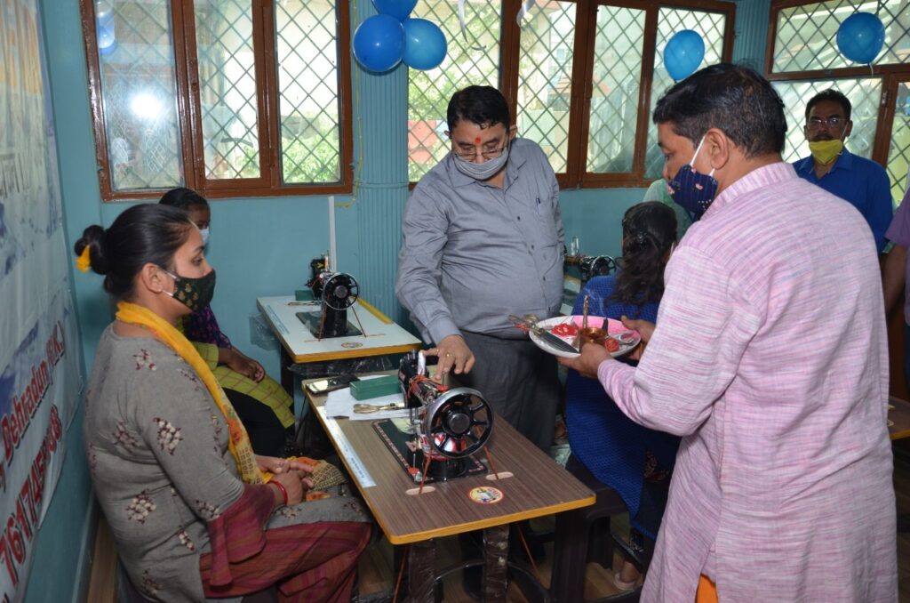 महिला सशक्तिकरण के अंतर्गत सत्या फाउण्डेशन द्वारा महिलाओं के लिए खुला निःशुल्क सिलाई प्रशिक्षण केन्द्र