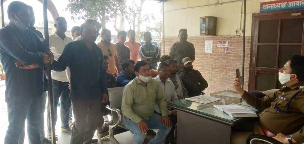 घनसाली क्षेत्रांतर्गत बहेडा कुम्भ में पहुँची एसएसपी, किया घनसाली थाने का आकस्मिक निरीक्षण Like Kumbh, the station was visited by senior Superintendent of Police Trupti Bhatt at Nilkantheshwar Mahadev Temple in Baheda, Ghansali in Tehri district. Let us tell you that like Haridwar Kumbh Mela, Kumbh Mela is also held here every 12 years, during which the SSP participated in the Yajna ritual in the temple during this excursion and the Shivalinga installed in the temple was Jalabhishek.
