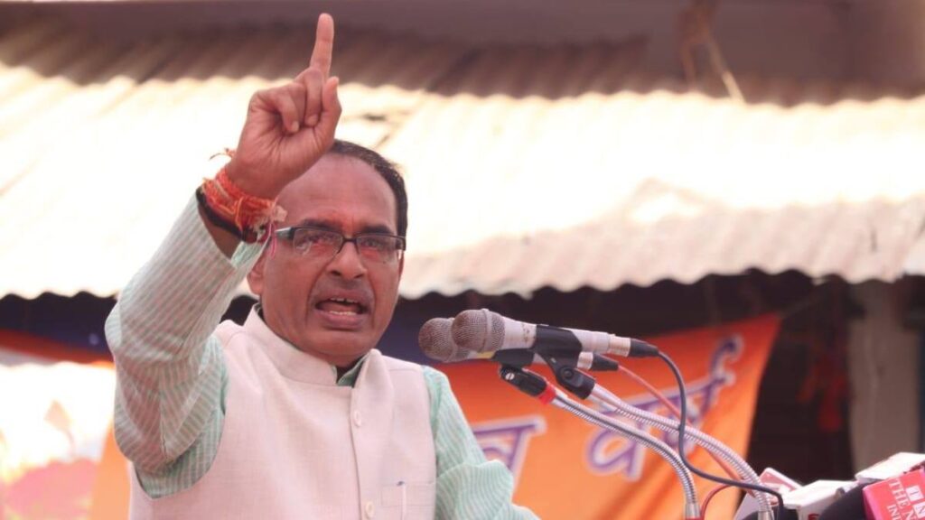 शिवराज सिंह चौहान ने ‘पॉवरी’ को किया कॉपी, बोले- ये मैं हूं, ये मेरी प्रशासन और भूमाफिया भाग रहे हैं Madhya Pradesh Chief Minister Shivraj Singh Chauhan got a unique look, after which he remains the subject of discussion. Actually