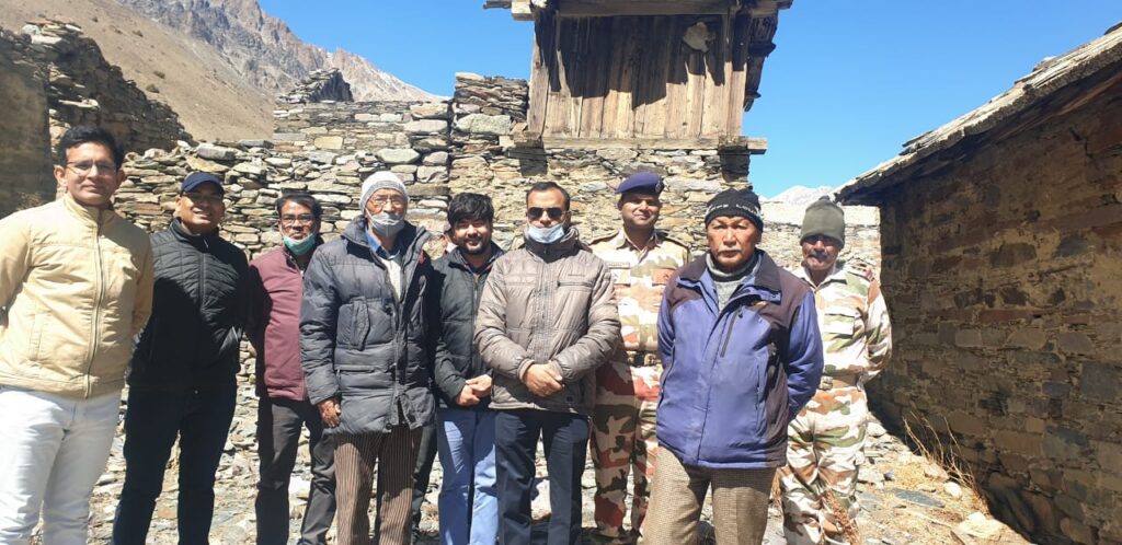 होम स्टे के जरिए सीमांत गांव जादूँग फिर से होगा गुलजार According to the announcement of Chief Minister Trivendra Singh Rawat, there has been a strong possibility that the Jadung Valley valley, full of natural beauty, will revive again. On Thursday, the District Magistrate, Mr. Mayur Dixit, made a terrestrial inspection of the frontier villages Nelang and Jadung and gave necessary guidelines to the officials concerned.