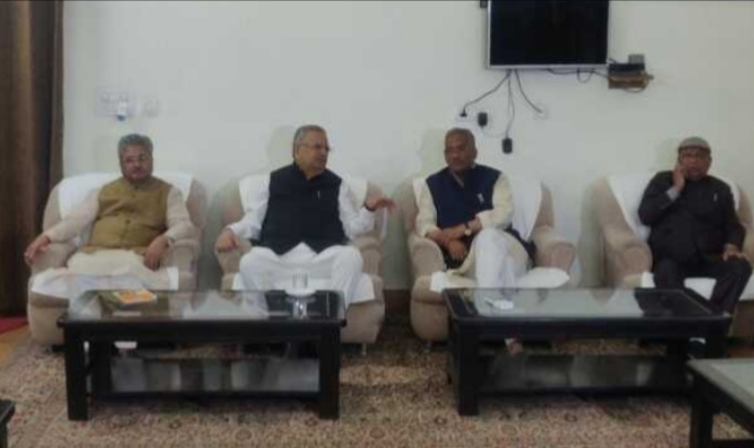 उत्तराखंड में नेतृत्व परिवर्तन को लेकर प्रदेश अध्यक्ष बंशीधर भगत ने लगाया विराम, कहा नहीं होने जा रहा नेतृत्व परिवर्तन In Uttarakhand, there has been a sudden spurt in the leadership change due to which the non-assembly assembly session has been postponed indefinitely. All the MLAs, ministers and Chief Ministers reached Dehradun and joined the core committee. Everyone attended the Uttarakhand BJP Core Group meeting.