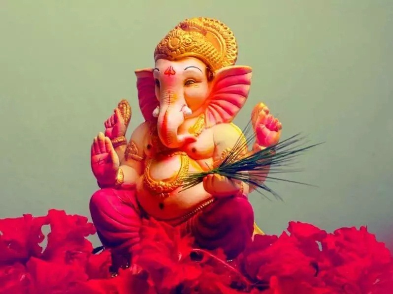 कल यानि 17 मार्च को मनाई जाएगी विनायक चतुर्थी, जानें पूजन विधि और शुभ मुहूर्त Vinayaka Chaturthi is celebrated on the Chaturthi Tithi of Shukla Paksha in Hinduism. There are two Chaturthi in every month, Chaturthi which comes after Amavasya is known as Vinayaka Chaturthi. This time Vinayak Chaturthi will be celebrated on 17 March 2021. Lord Ganesha is worshiped on Vinayaka Chaturthi. Fasting on this day removes all the sufferings of a person.