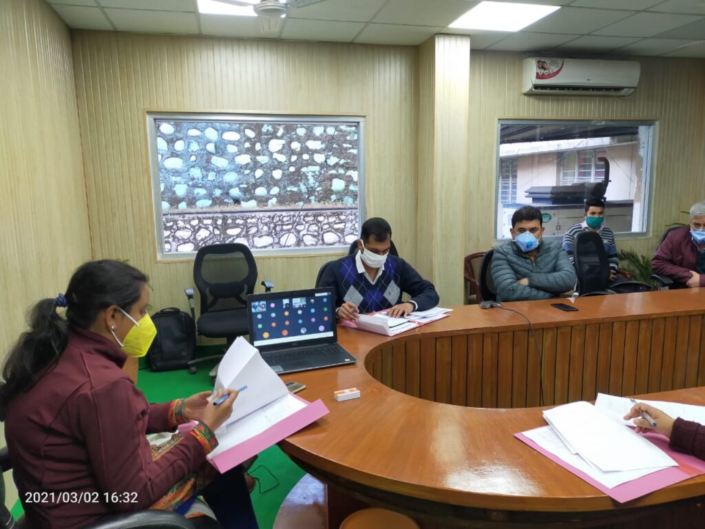 जिलाधिकारी इवा आशीष श्रीवास्तव के नेतृत्व में महत्वपूर्ण बैठक संपन्न An important meeting of the District Task Force Committee was held under the chairmanship of Tehri District Magistrate Iva Ashish Srivastava